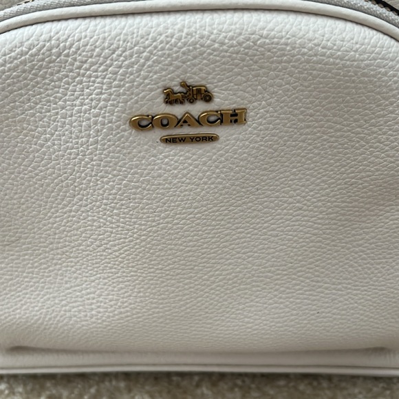 Coach cream colored backpack. 3 pockets (2 big, 1 small) - Picture 4 of 11